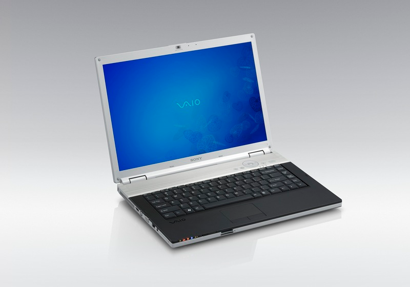 Illustration for article titled Sony VAIO FZ: Burns Blu-ray Discs, Looks Like a MacBook